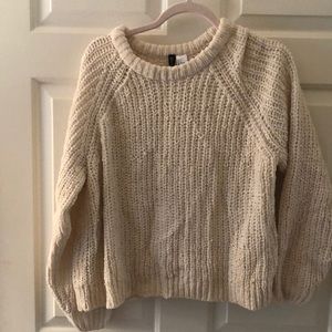 White crop top sweater